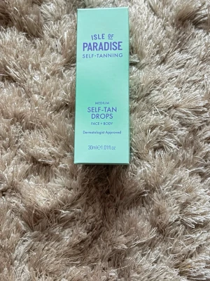 Isle of Paradise Self-Tan Drops - Isle of Paradise Self-Tan Drops Medium för ansikte och kropp.  Perfekt för dig som vill ha en naturlig solkysst look året runt.