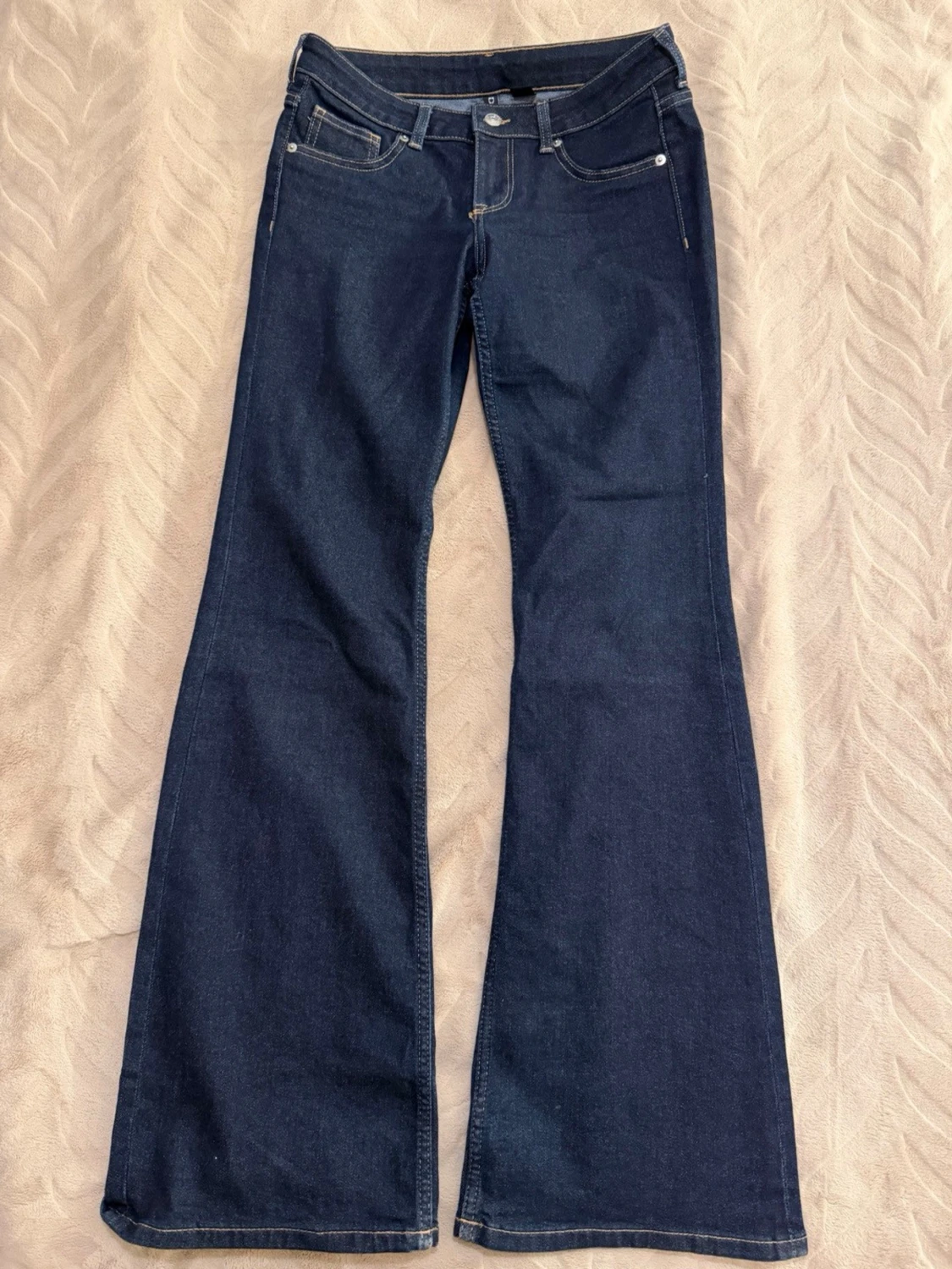 Mörkblå bootcut jeans