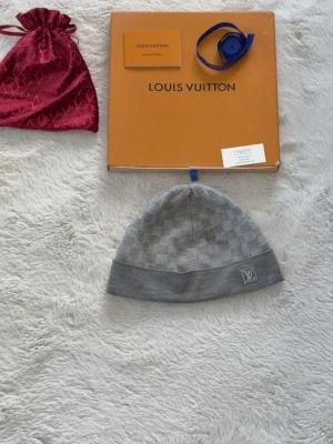 LV mössa - Grå Lv mössa