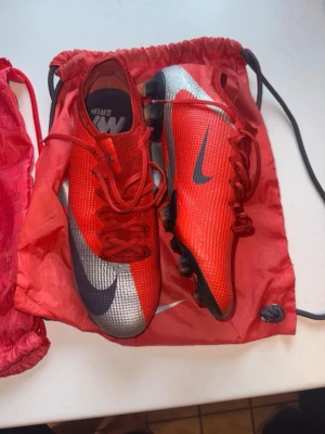 Nike mercurial vapor Elite - Nike mercurial vapor 13, äldre modell av mercuria (Limited edition) bra skick storlek 45. 