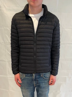 Colmar jacka  - Skick: 9.5/10 | storlek: 52/L                                                   Inte mina bilder men kan skicka fler om så önskas 