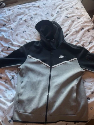 Nike tech kofta - Nike kofta har ej använts så mycket säljs billigt