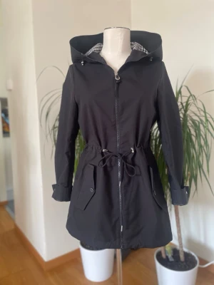 Guess Jacka - Har inte kommit till användning, perfekt för våren 🌸