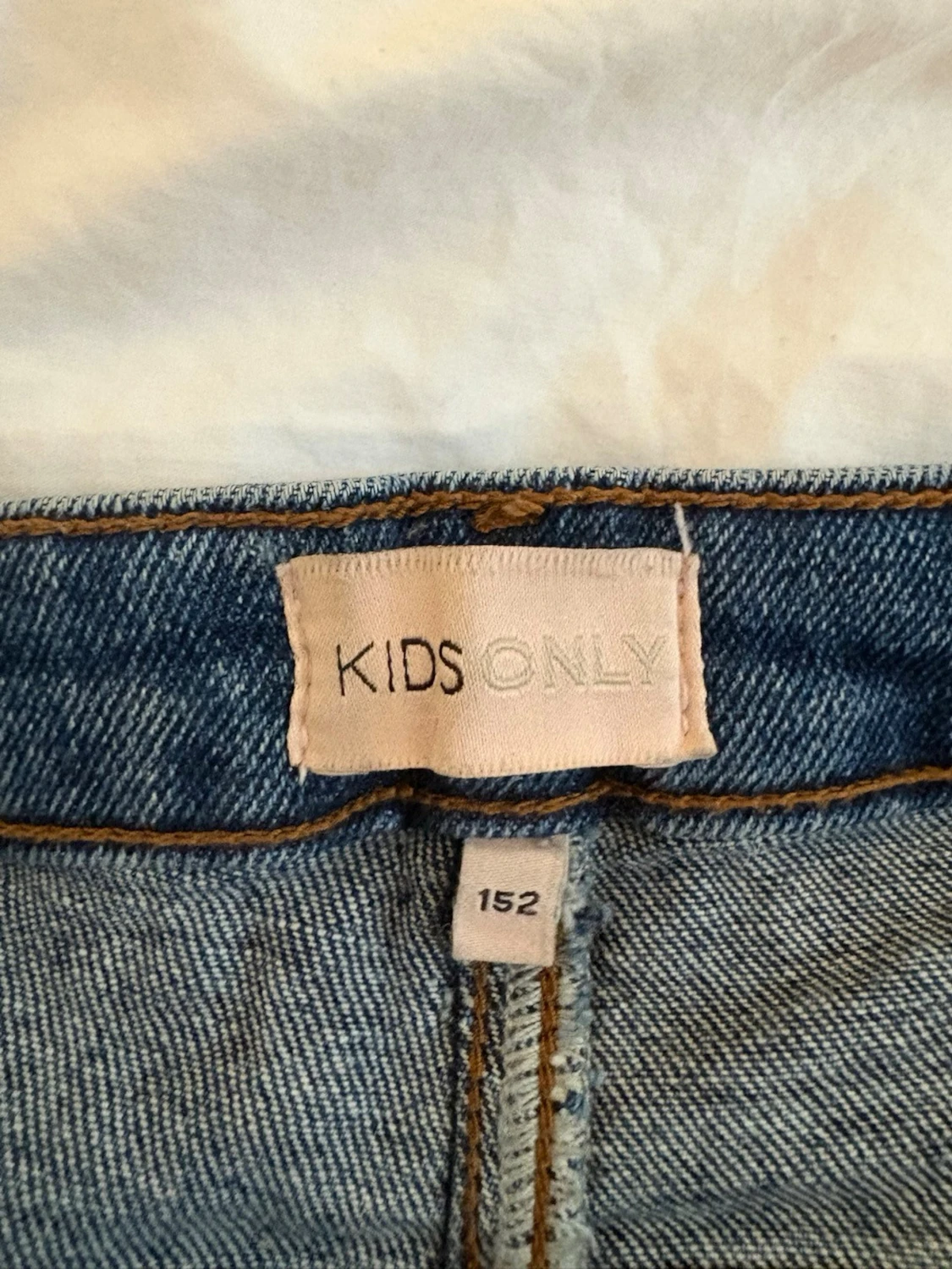 Blå jeansshorts med upprullad kant - 3