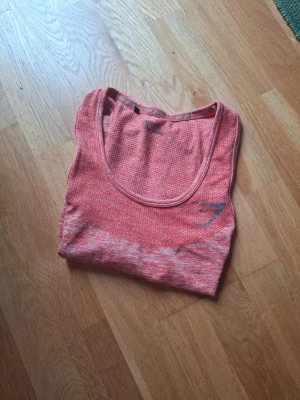 Gymshark Avant Linne - Säljer Gymshark Avant Linne I Storlek S. Skicket är bra däremot är loggan lite slitet.