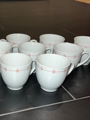 Dynasty Porcelana kaffekoppar - Kaffekoppar från Dynasty Porcelana. Setet innehåller 12 koppar. Oanvänt skick!