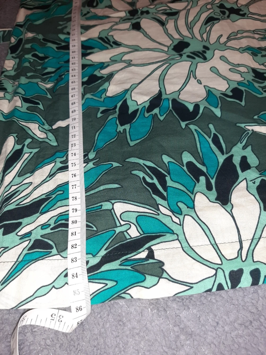 Blommig kortklänning med knyt - 3