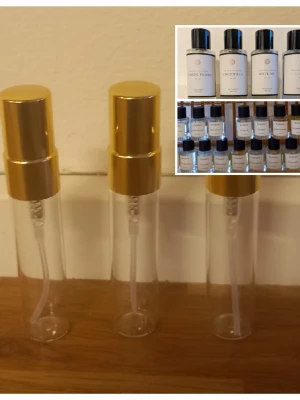 Essnce/Curiosa splitpaket  - 3 stycken 5 ml glasdekanter med spray ✨️Essncedofterna finns på listor bland bilderna✨️Dessa Curiosa dofter finns 🍭Candyfloss 🍬Dste me🧂Sugar high