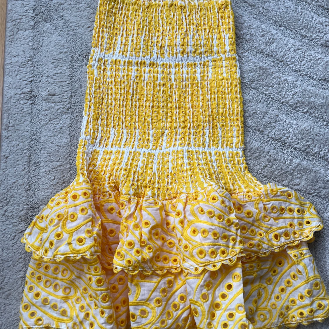 Gul och vit kortklänning Design By Amor - 2