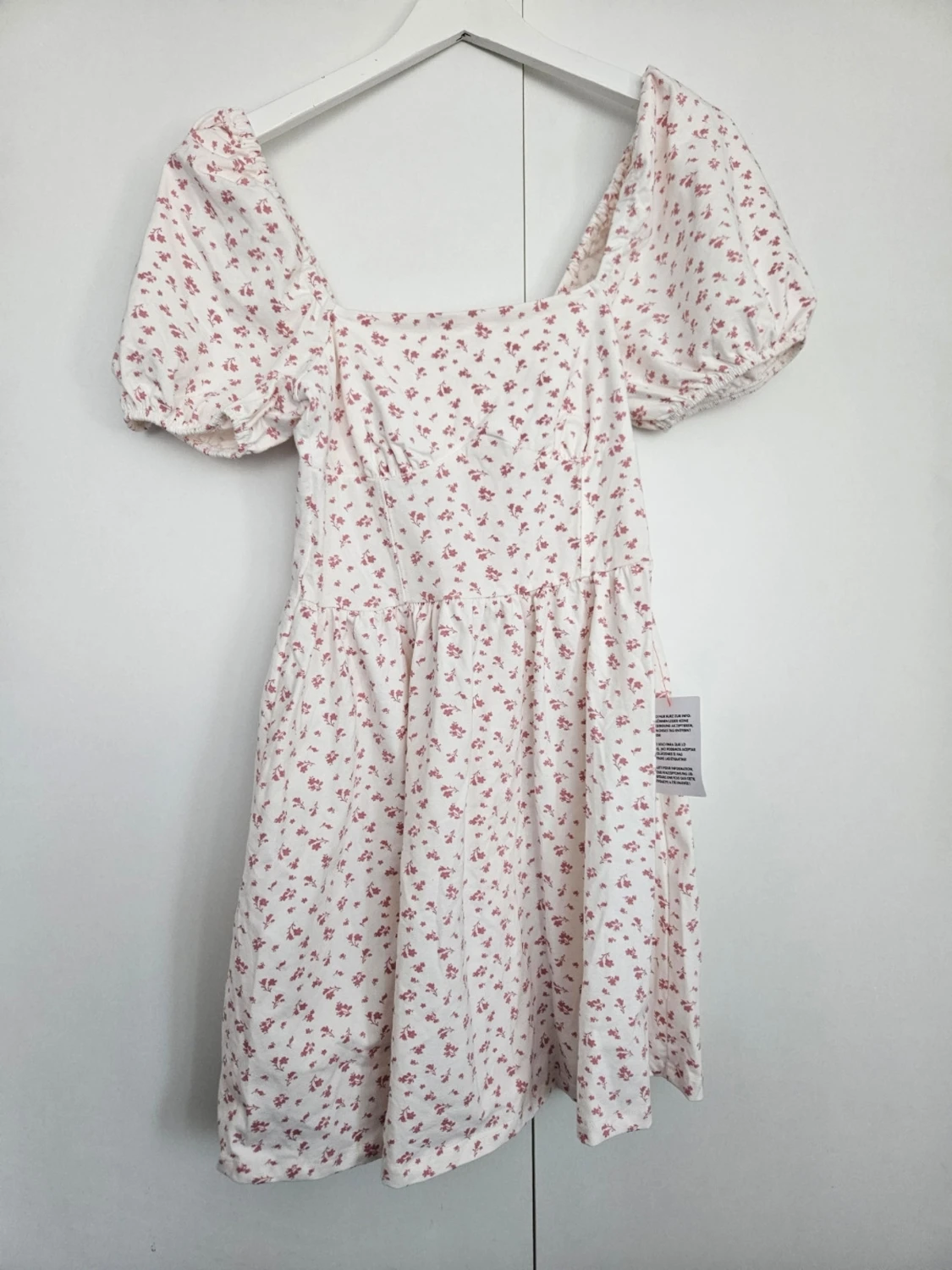 Vit klänning med rosa blommor - 6