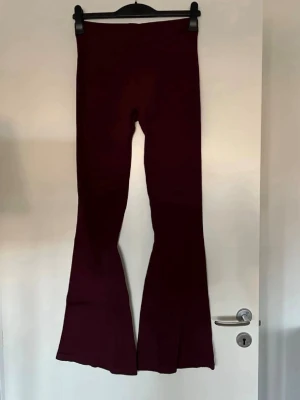 Flared tights  - Storlek XL. Aldrig använda. 