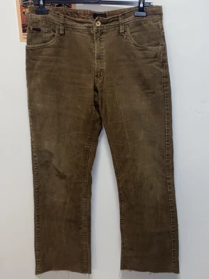 Redwood Manchester byxor - Snygga raka manchester byxor.