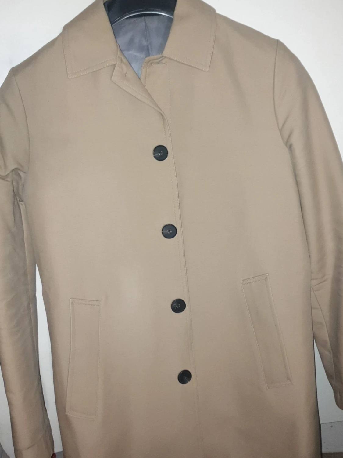 Beige klassisk rock med knappar