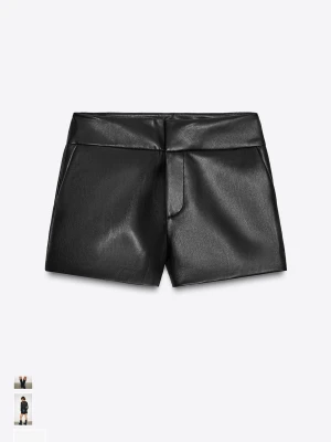 Svarta skinnshorts med fickor - Snygga svarta shorts i skinnimitation med hög midja och raka ben. Shortsen har två dekorativa fickor bak och en stilren look utan synliga detaljer framtill. Perfekta för dig som vill ha en edgy och trendig stil.