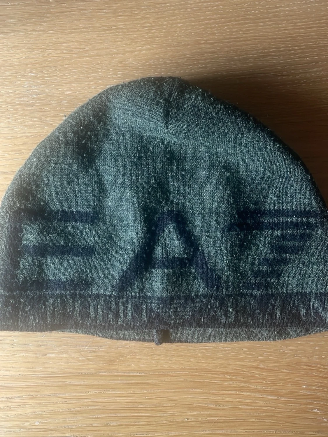 Svart mössa från EA7 Emporio Armani