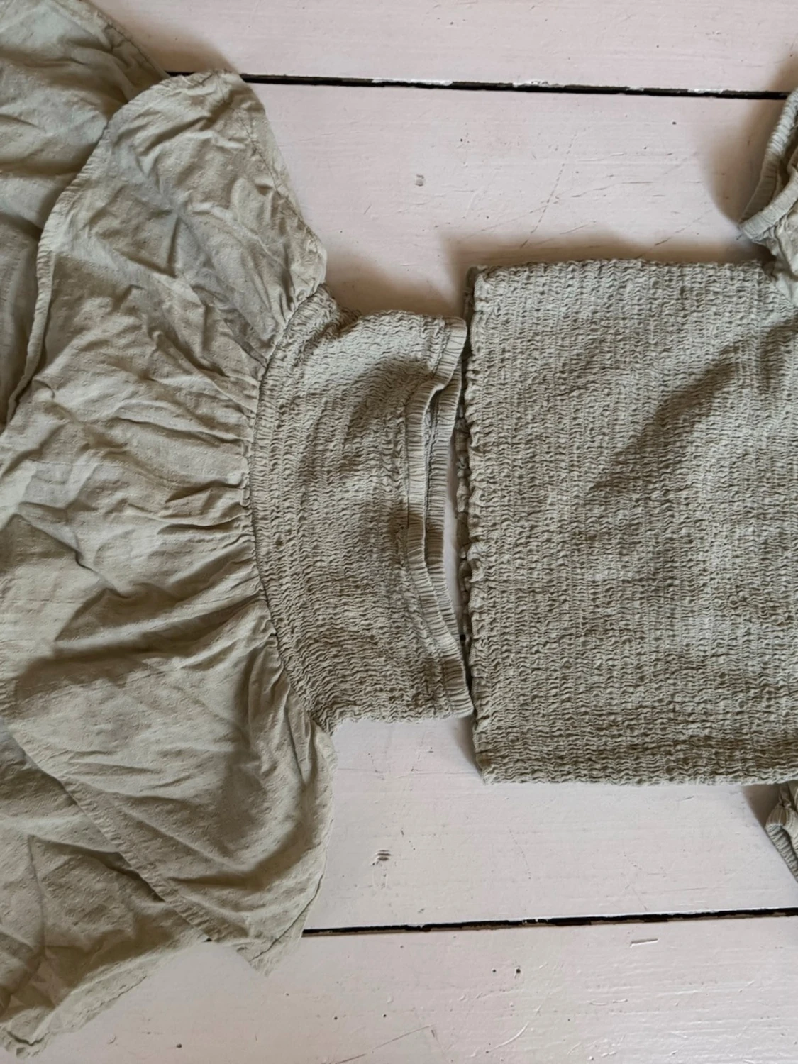 Ljusgrönt tvådelat set med puffärm - 2