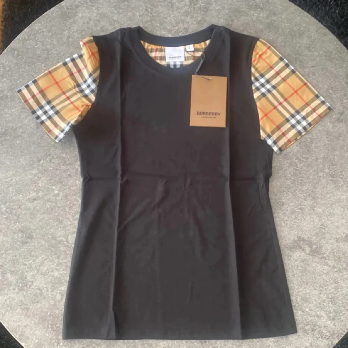 Burberry t-shirt 
