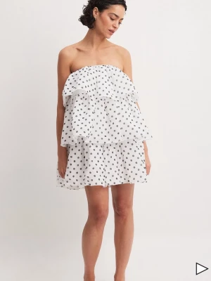 Sötaste klänningen 🙏 - Aldrig använd då den inte passade och jag inte han skicka tillbaka så den ligger kvar i påsen. Nypris 600kr