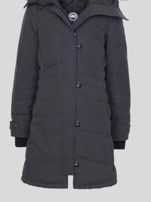 Canada Goose Lorette Parka - svart – stl XXS – mycket fint skick - Säljer min Canada Goose Lorette Parka i svart, storlek XXS. Jackan är köpt på Johnells hösten 2024 och är i mycket fint skick. Väldigt varm och perfekt för kalla vintrar.  Avtagbar huva. Pälsdetaljen finns kvar men visas inte på bilder enligt plicks regler. Kan skickas separat bild vid intresse.