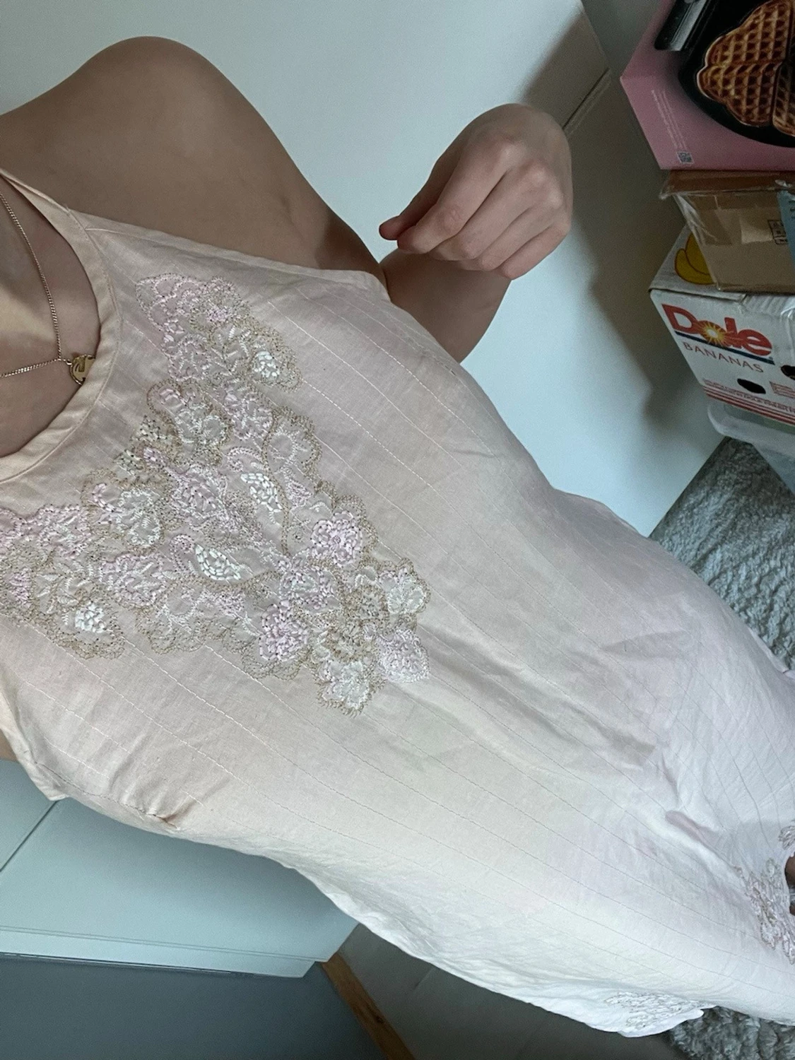 Ljusrosa halterneckklänning med spets - 2