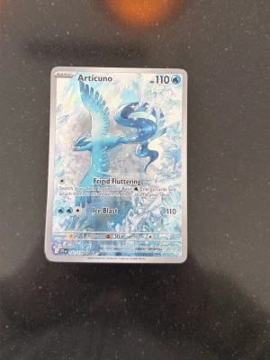 Pokémonkort  - Runt 45 kort var av en articuno som har ett värde på runt 300 och en annan artecuno med värde på runt 150 