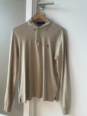 Polo Ralph Lauren tröja - Säljer då den är för liten för mig. 