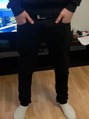 Replay anbass - Ett par feta svarta replay anbass