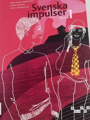 Svenska impulser 1 & Solid Gold 1 (Gy25) - Två kursböcker: 'Svenska impulser 1' för svenska och 'Solid Gold 1' för engelska, båda på nivå 1.                                Nypris för bägge (549kr/st).                                                       300kr/st eller 500 för båda:)