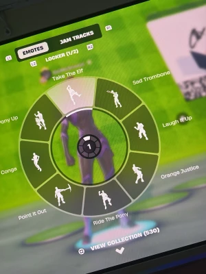 Og Fortnite konto med över 200 skins!  - Säljer ett Fortnite-konto med över 20 unika skins, flera populära emotes som Orange Justice och Take The Elf, samt stor samling kosmetiska tillbehör. Perfekt för dig som vill ha ett varierat och coolt konto med exklusiva emotes OBS BYTER BARA MOT PLAYSTATION GIFTCARDS ETT MED 500 KR PÅ SIG 