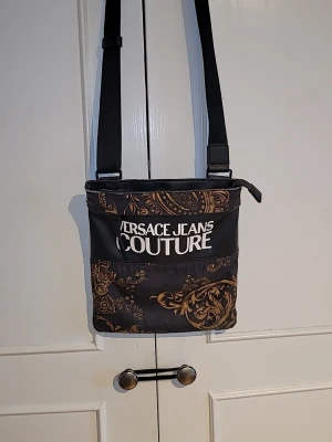 Axelremsväska - Fin väska som passar till det mesta