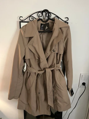 Vår jacka/kappa - Jätte fin trenchcoat från primark, ny med prislapp