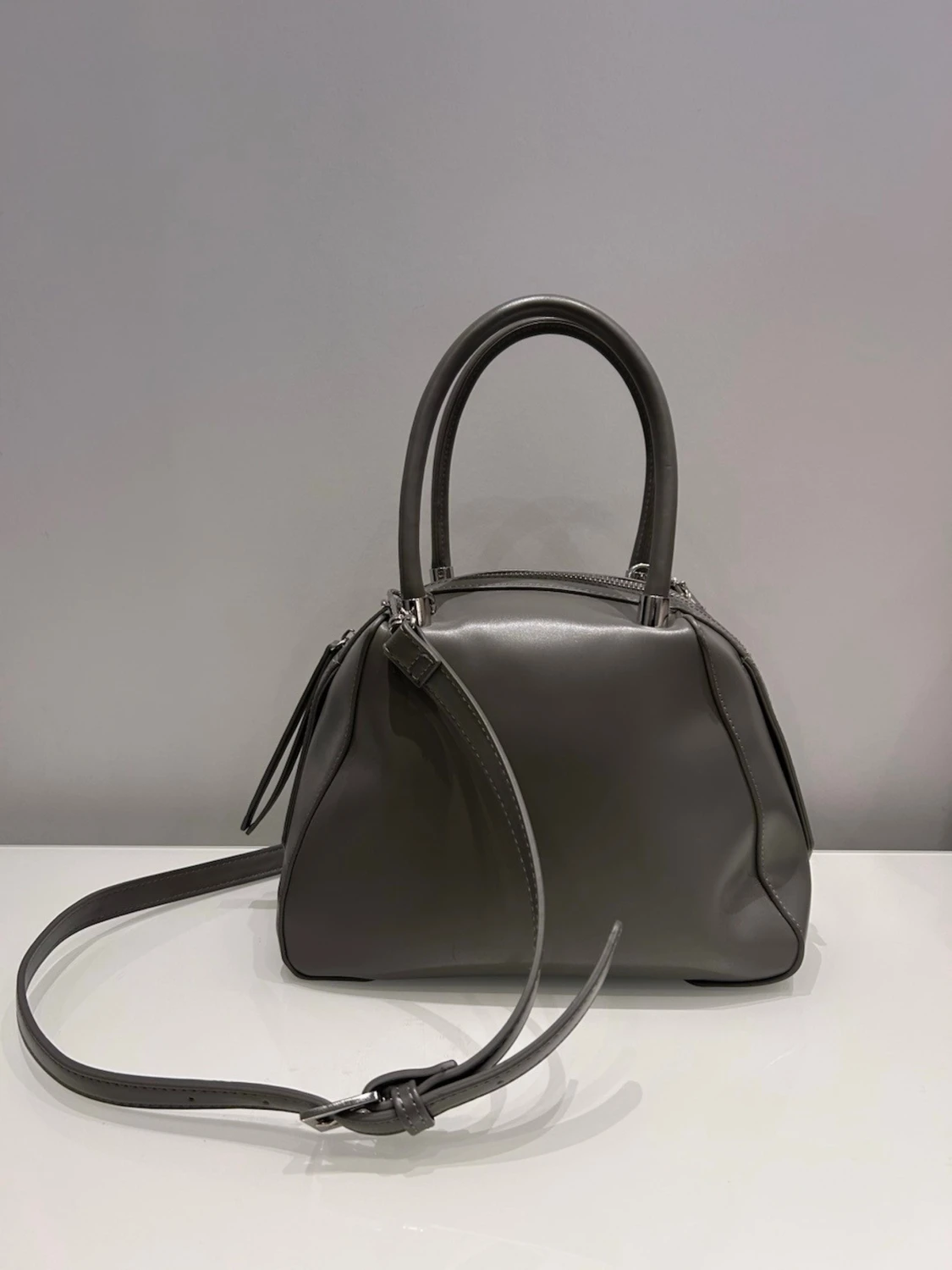  Grå handväska 