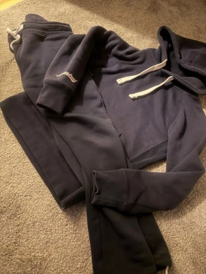 Russemerch Set - Russemerch set, hoodie/byxor. Marinblå, inga fläckar eller defekter 