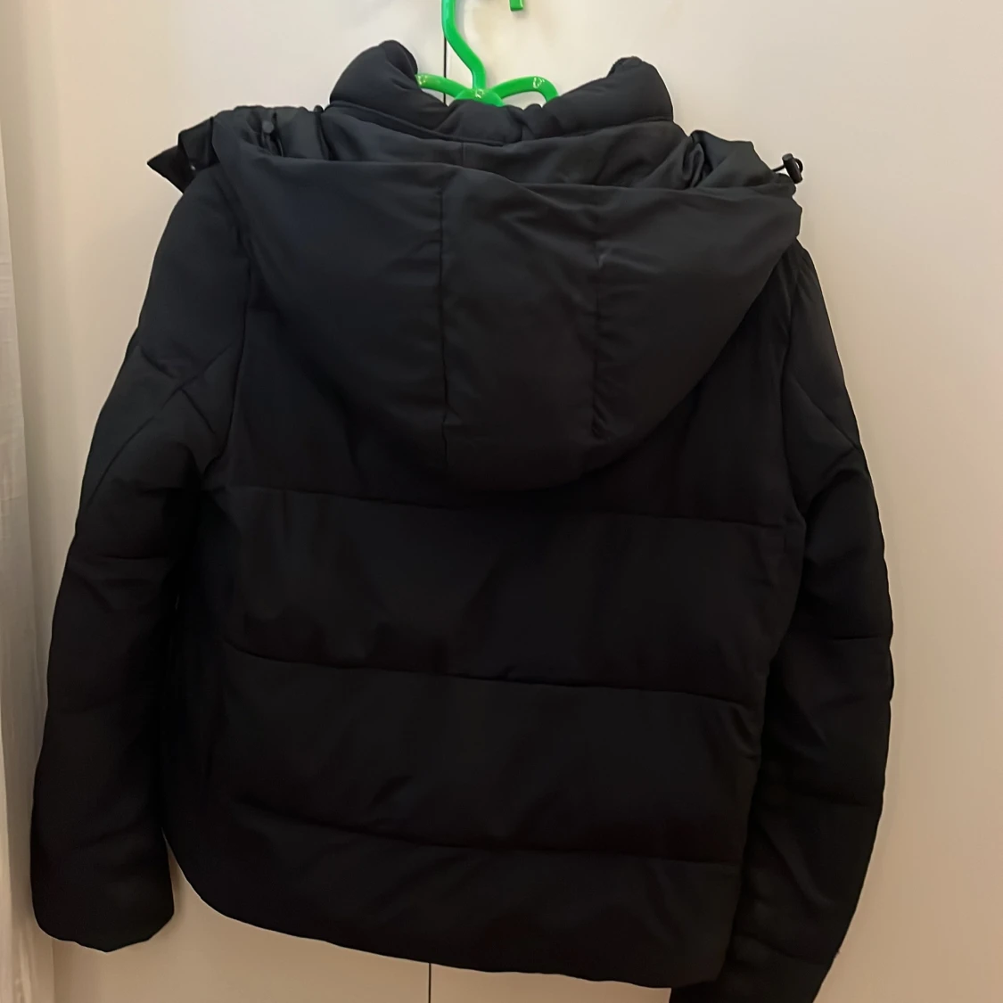 Svart pufferjacka från Calvin Klein - 1