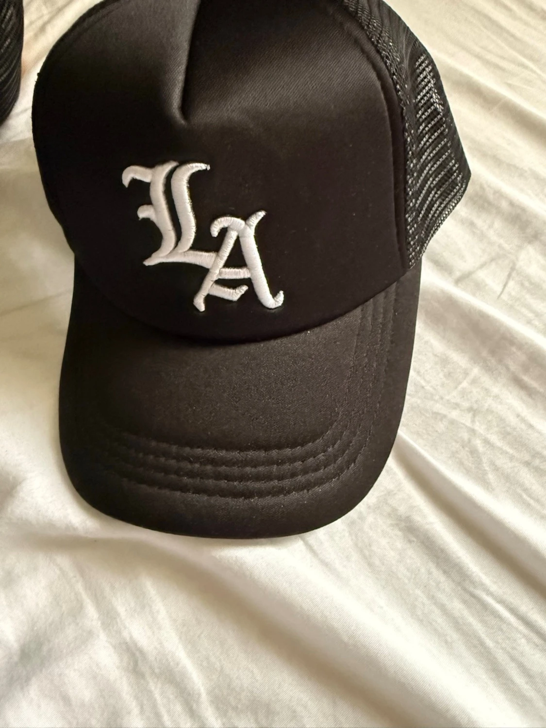Svart LA keps med mesh - 1
