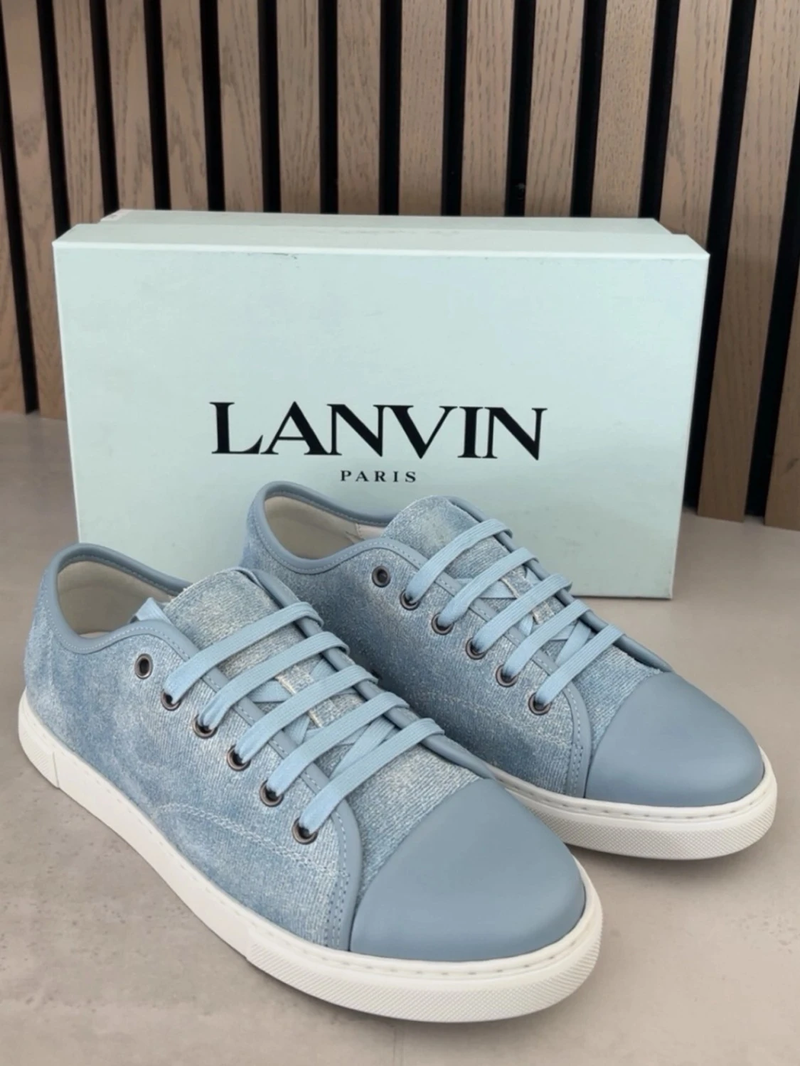 Ljusblå sneakers från Lanvin