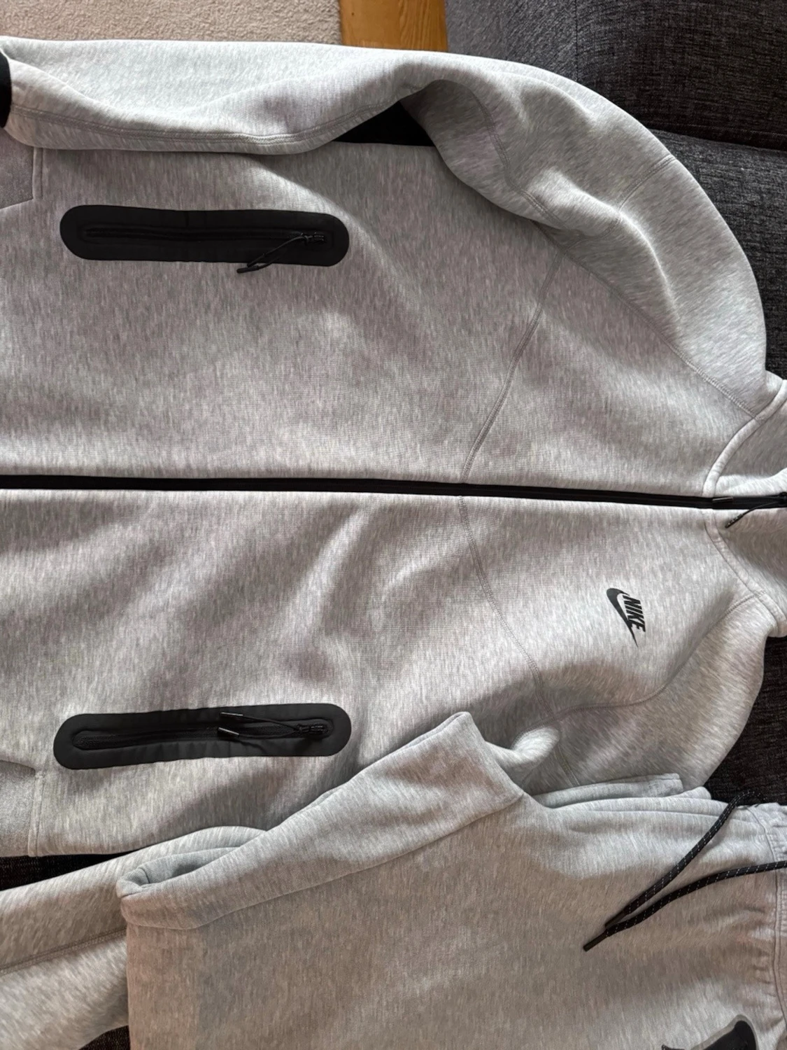 Grå Nike Tech Fleece tracksuit