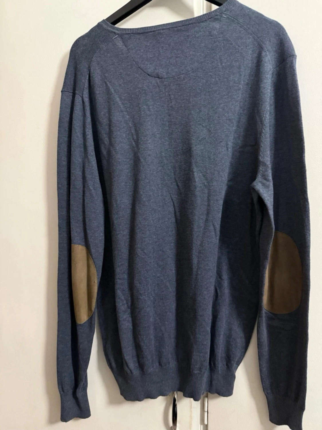 Blå V-ringad stickad tröja från Massimo Dutti - 1