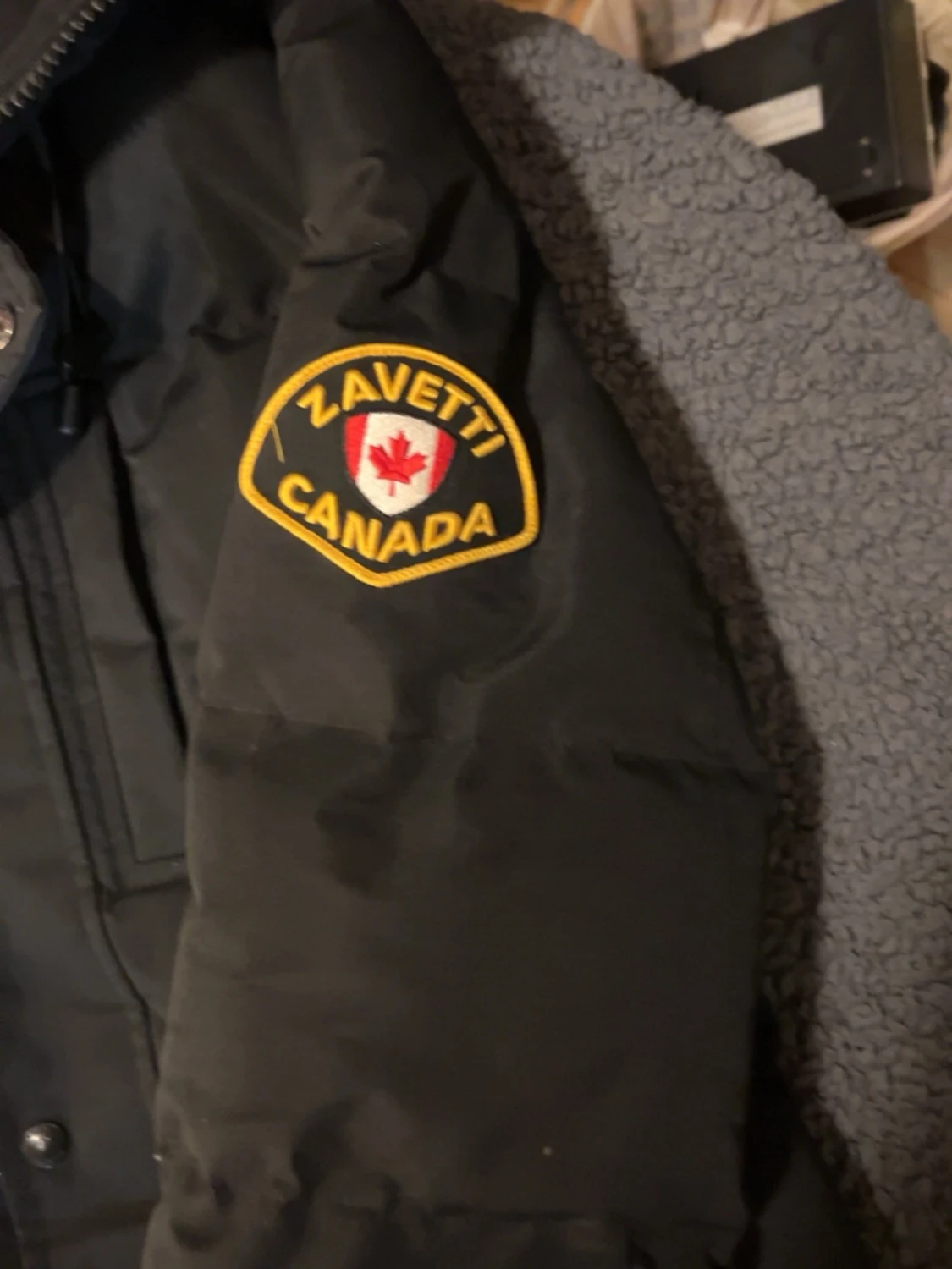Svart dunjacka från Zavetti Canada