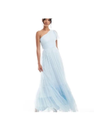 Blå balklänning  - Säljer en super fin lång balklänning! Ändats använd vid ett tillfälle och är i nyskick!💓är öppen för prisförslag, nypris 1600kr, den är helt slutsåld