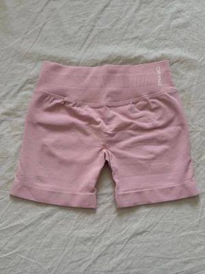 Dfyne light rose pink shorts  - Strl s, impact 4,5💕endast prövade säljer då dem inte passar mig🫶