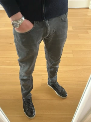 Tiger of Sweden jeans  - Tjena, säljer ett par Tiger of Sweden jeans i modellen Pistolero, Jensen är i bra skick och i storlek W30/L32 och i färgen grå hör gärna av dig om du har några frågor☺️7