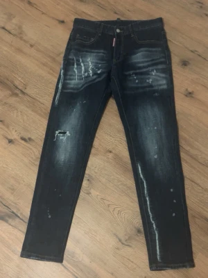 Dsquared2 jeans - Helt nya mörkblåa dsquared2 jeans