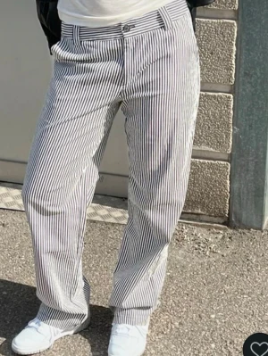 Randiga jeans  - Säljer mina fina jeans eftersom de är för stora på mig