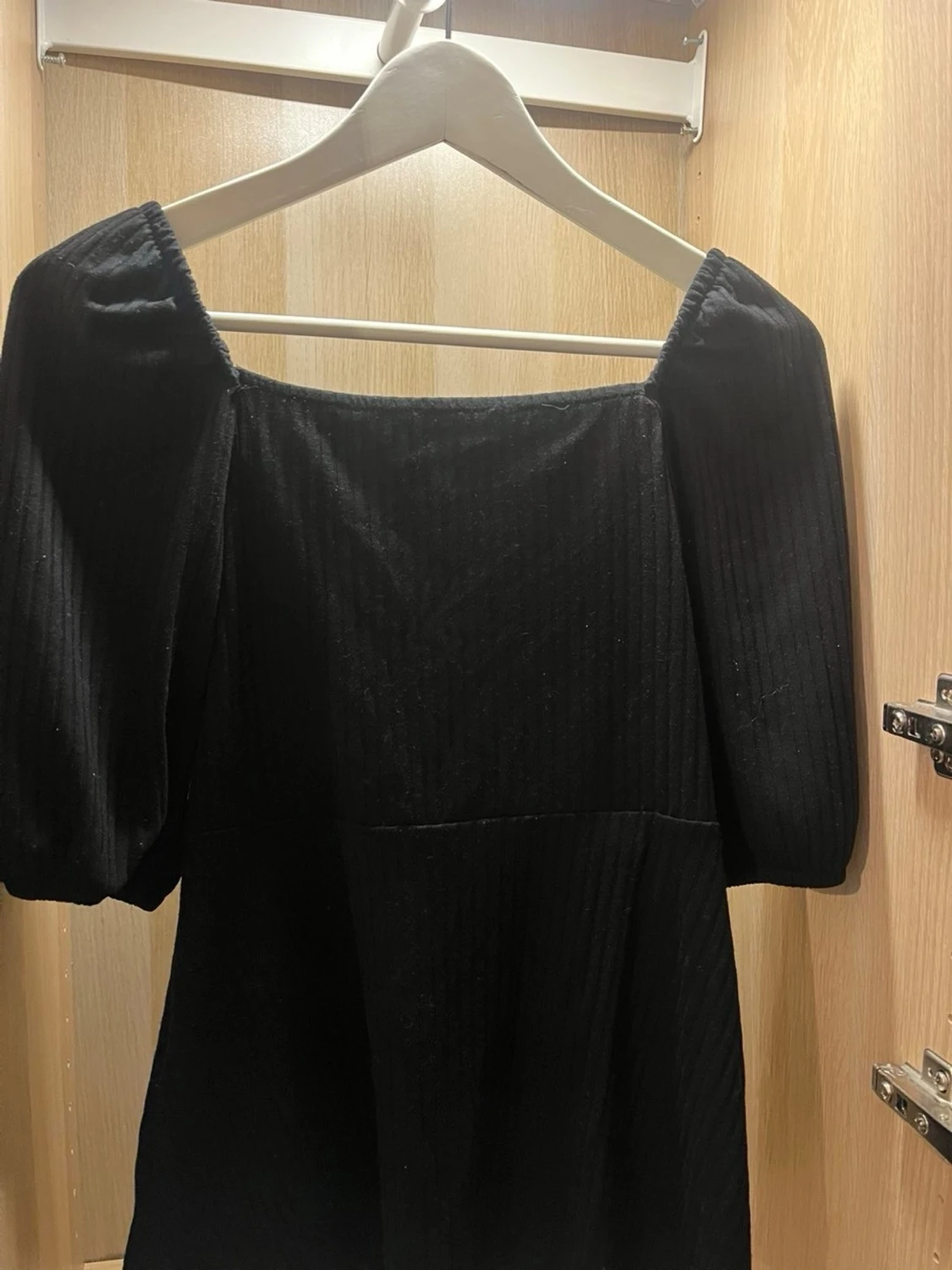 Svart blus med puffärm - 3