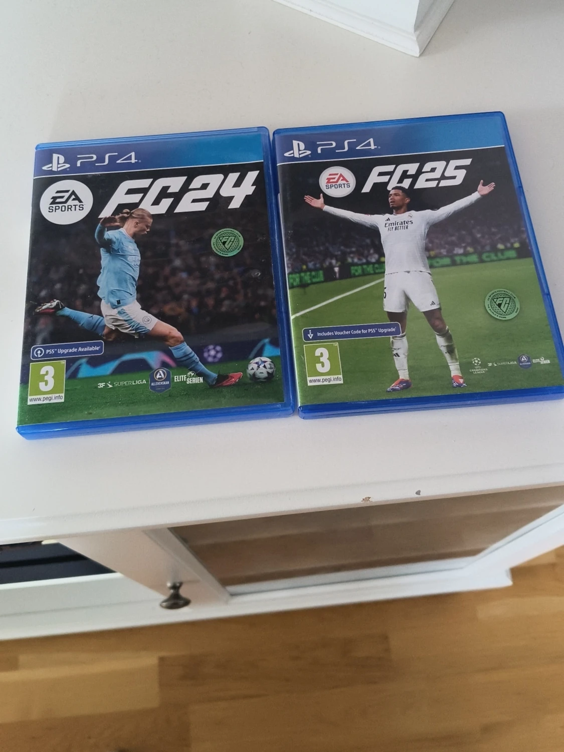 Sony PlayStation 4 med två spel - 1