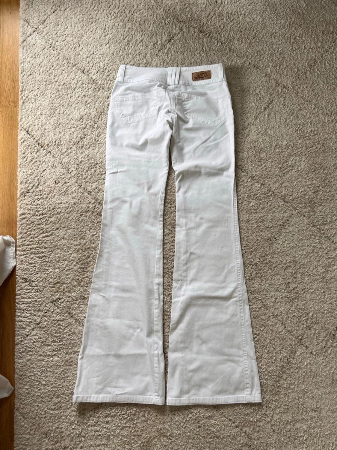 Vita lågmidjade utsvängda jeans - 1