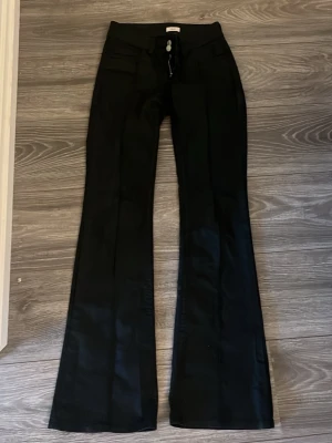 Läder jeans Nelly - Fina skinbyxor/ skin jeans! Storlek 34 från Nelly, fint skick!     Nypris 699