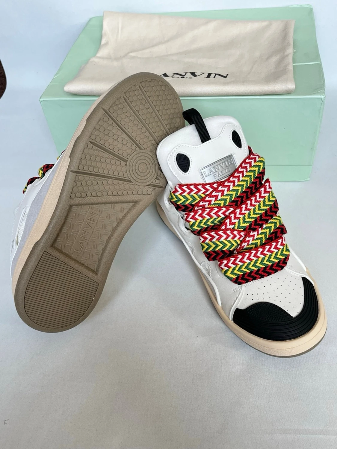 Lanvin vita sneakers med färgglada snören - 5
