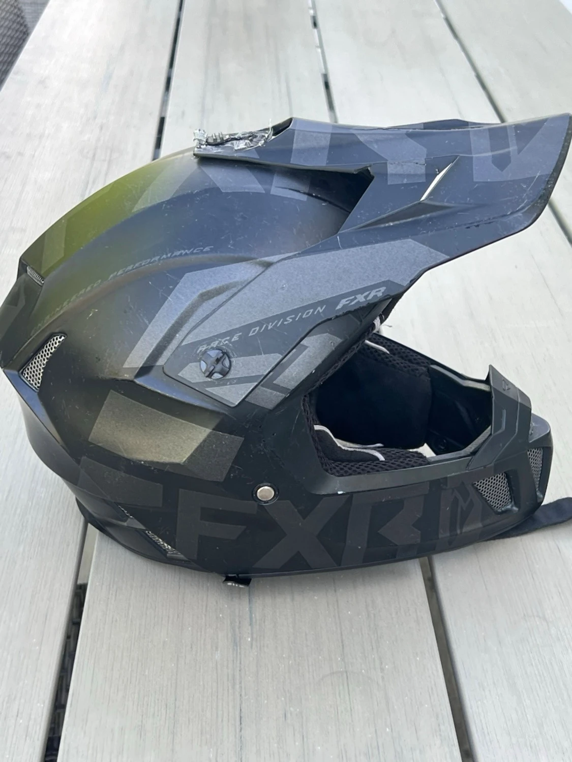 Svart crosshjälm från FXR - 1